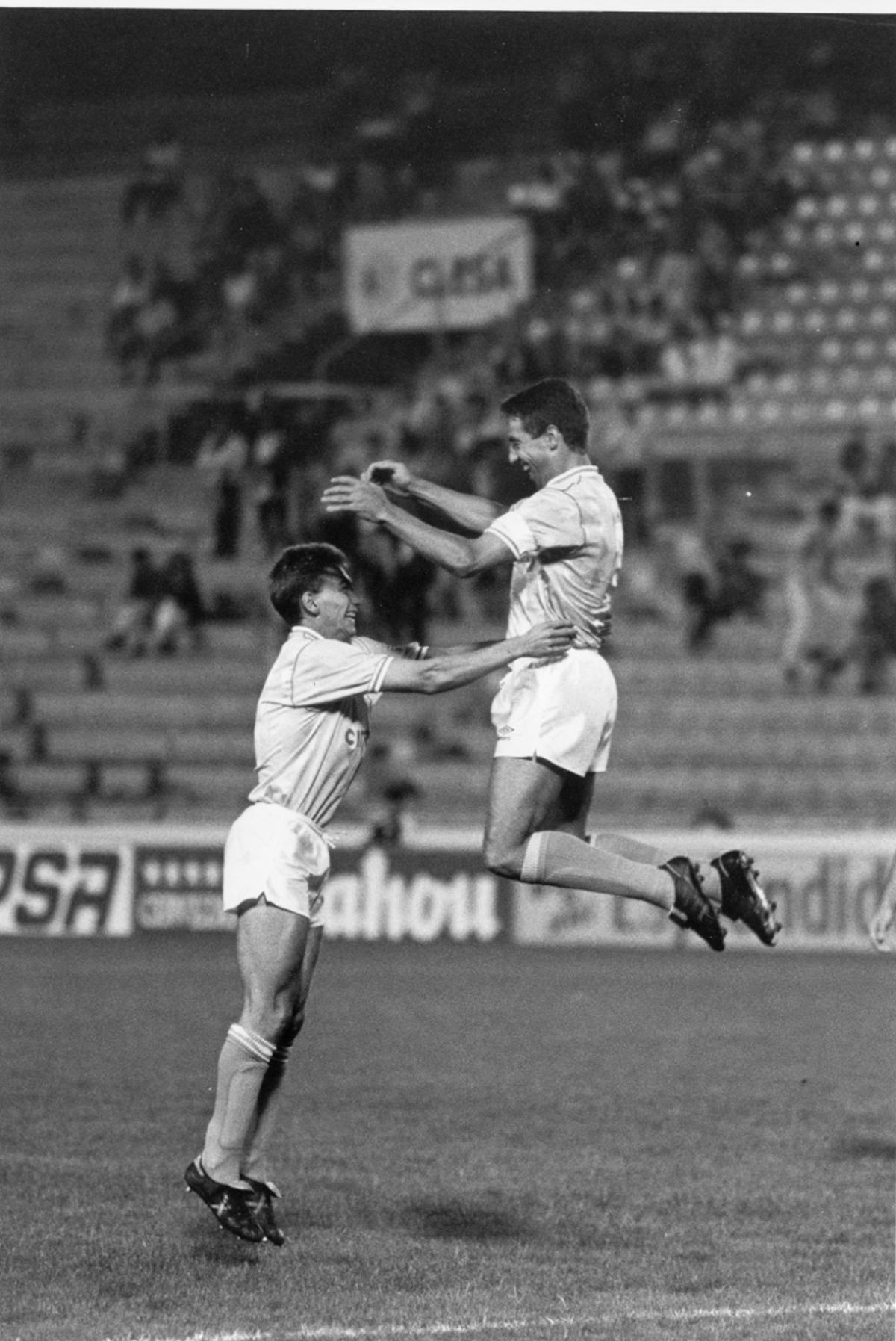 Atilano Vecino y Jorge Otero celebrando juntos un gol en Balaídos