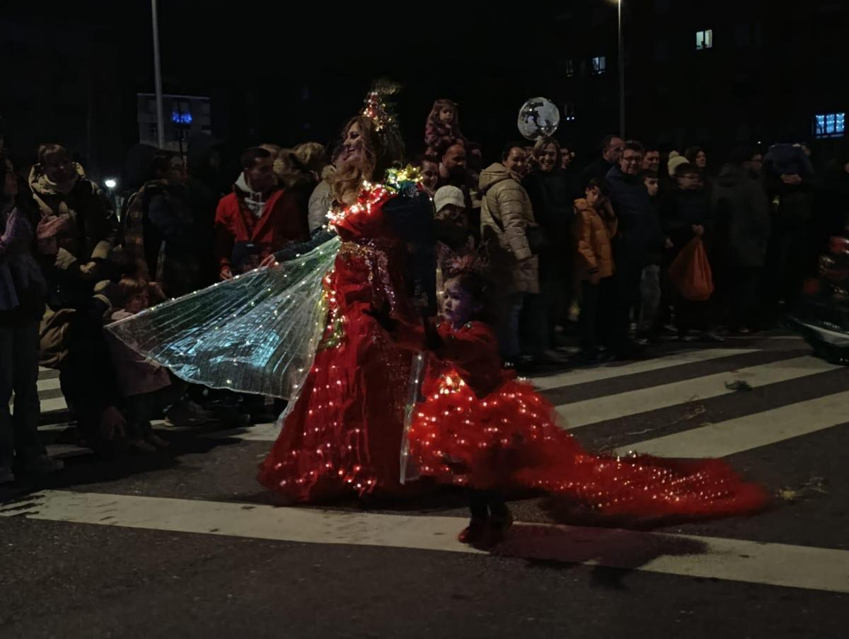 Los Reyes desbordan Lugones en una cabalgata de récord