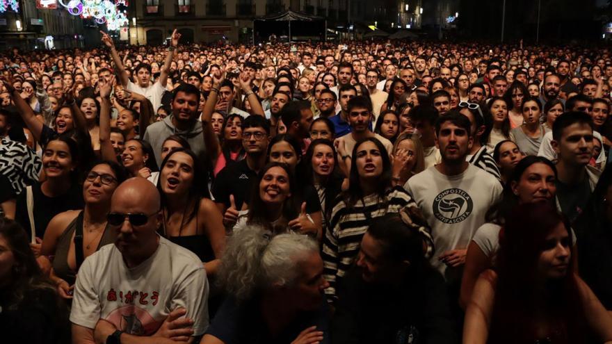 Confraternidad de las peñas en la despedida de la mini feria taurina