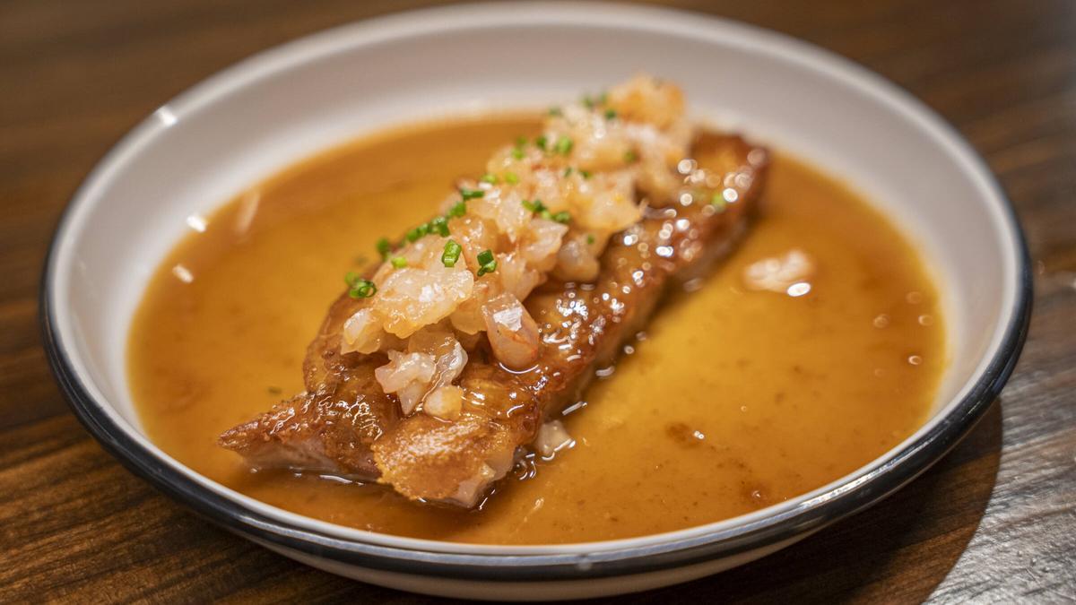 La terrina de ‘peu de porc’ con gambas del restaurante Arrel.