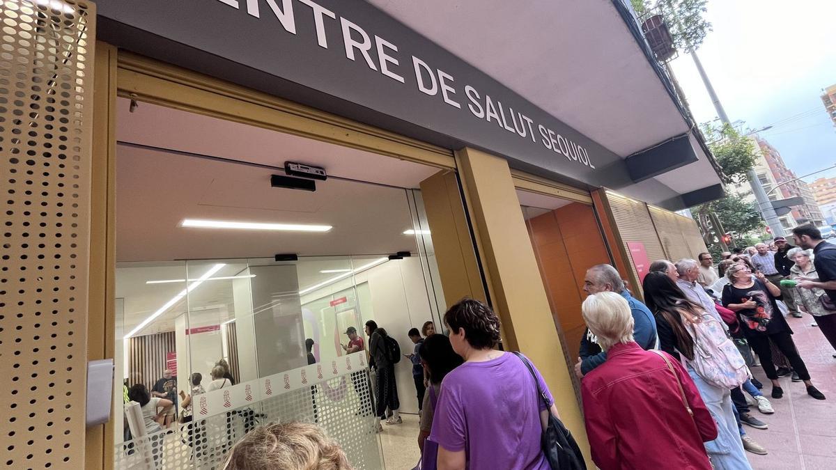 Imagen del primer día de apertura del centro de salud Sequiol de Castelló.