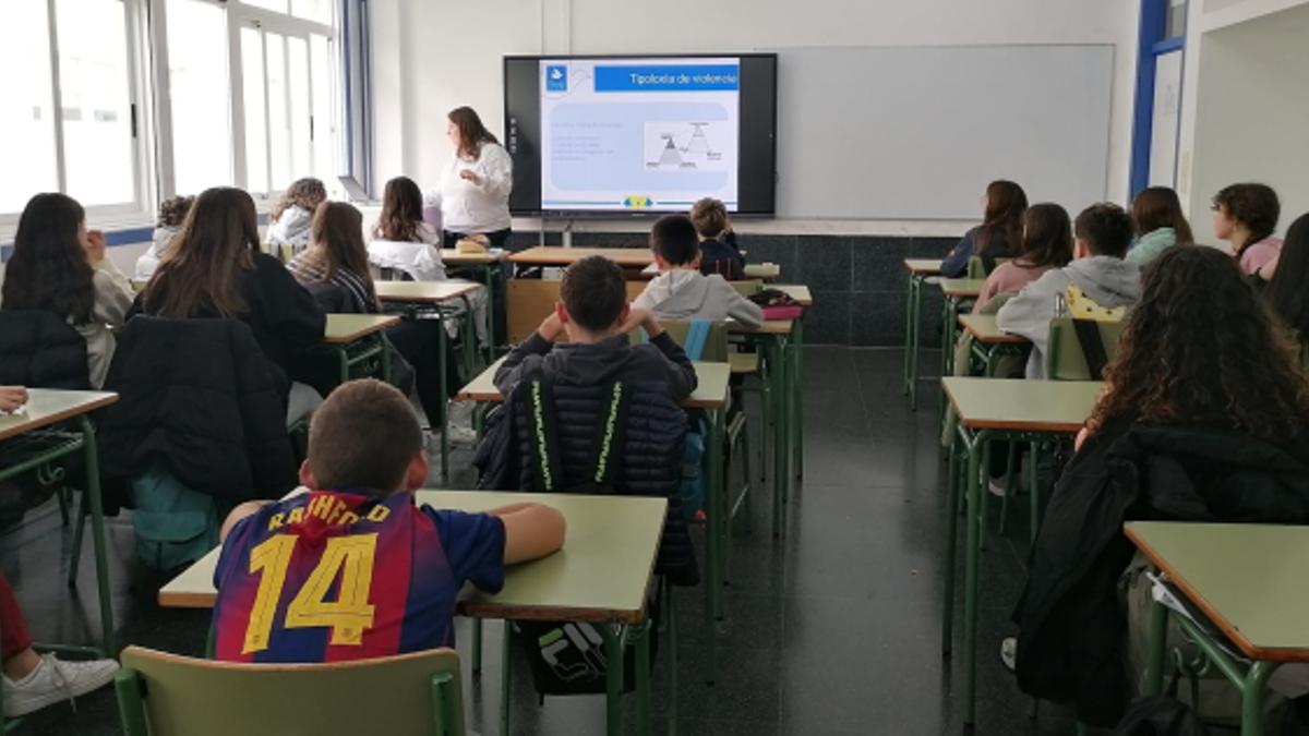 Alumnos en una aula del Instituto de Cacheiras, Concello de Teo