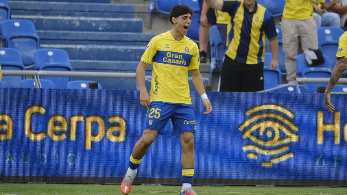 Pezzolesi celebra el 1-0 de la UD Las Palmas contra el Real Valladolid