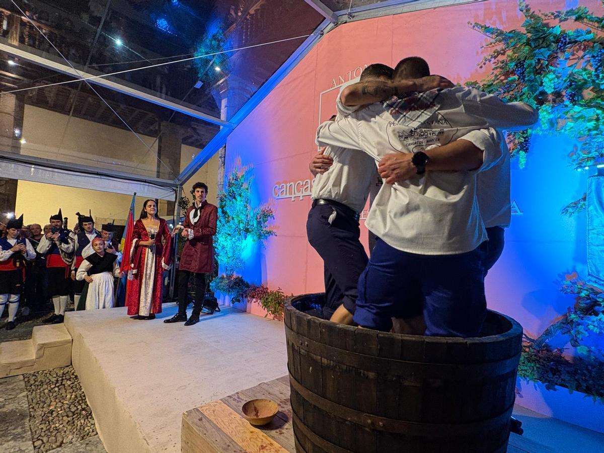 Un momento de la pisada tradicional de la uva del sábado.