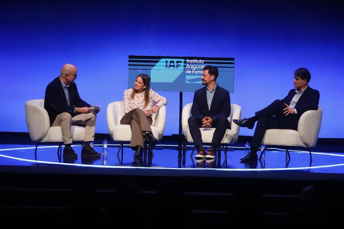 Una de las mesas redondas de la Aragón Business Summit 2025.