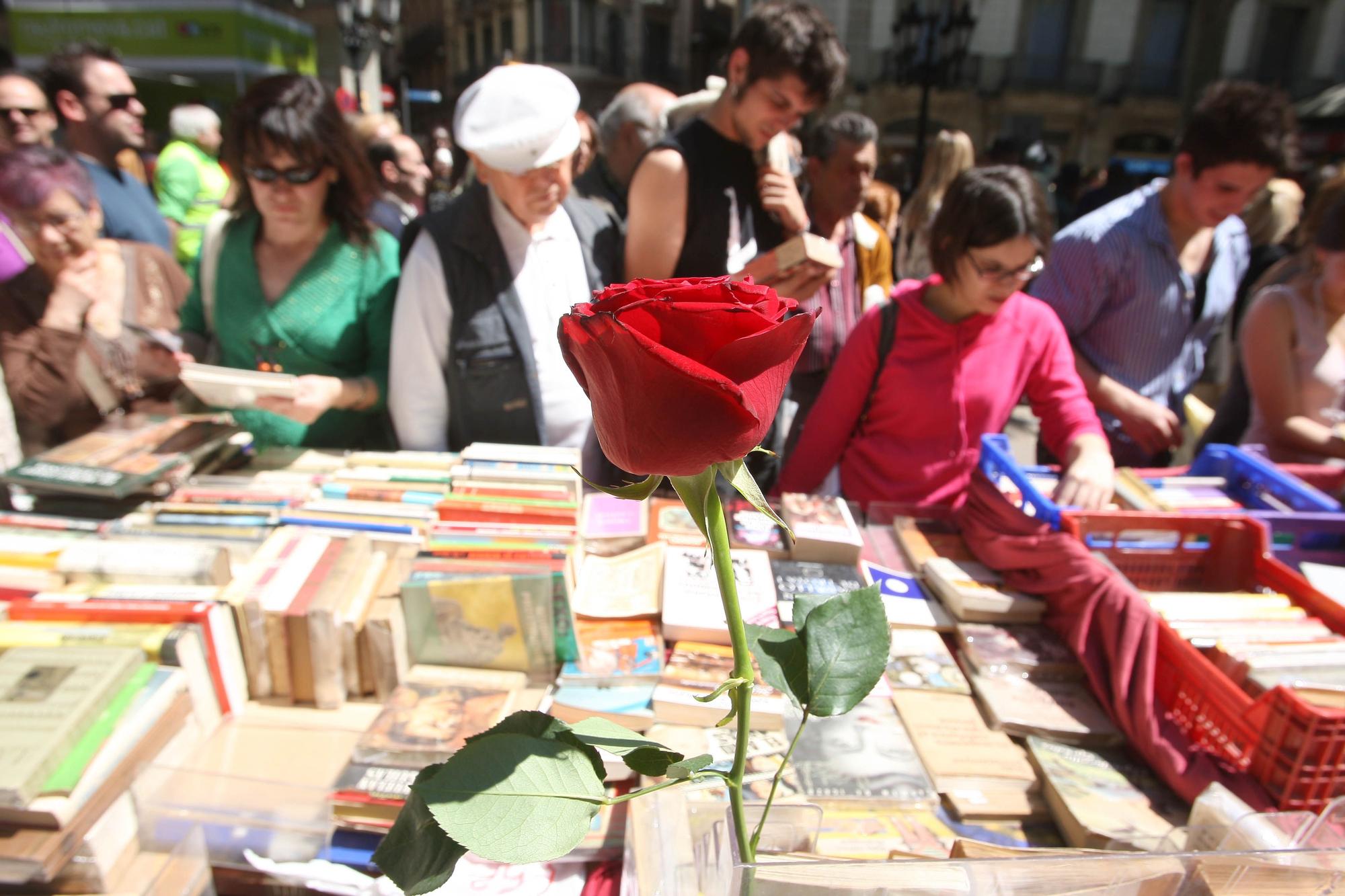 Una imagen de la celebración de Sant Jordi, la fiesta del libro, en Barcelona.