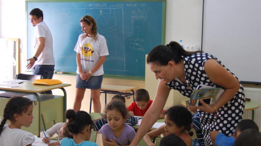 La edil de Educación, Begoña Cuartero, ha visitado esta mañana la escuela del colegio Virgen de la Puerta
