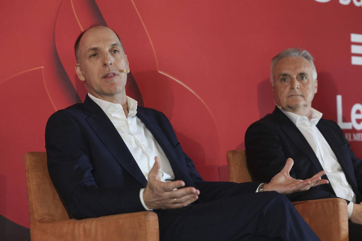 Jorge Gracia (Stadler) y José Luis Vilar (Nealis).