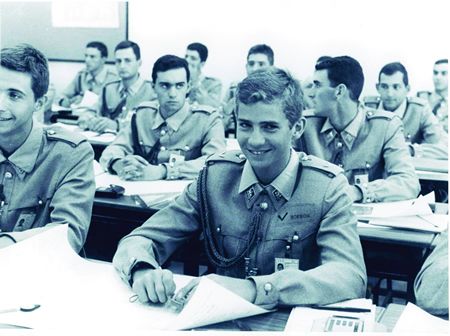 El paso de Juan Carlos y Felipe VI por la Academia General Militar de Zaragoza