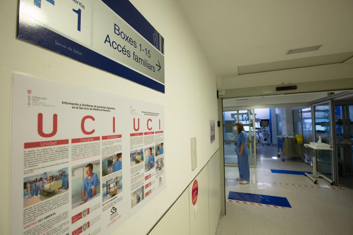Entrada de la UCI del Hospital Can Misses.