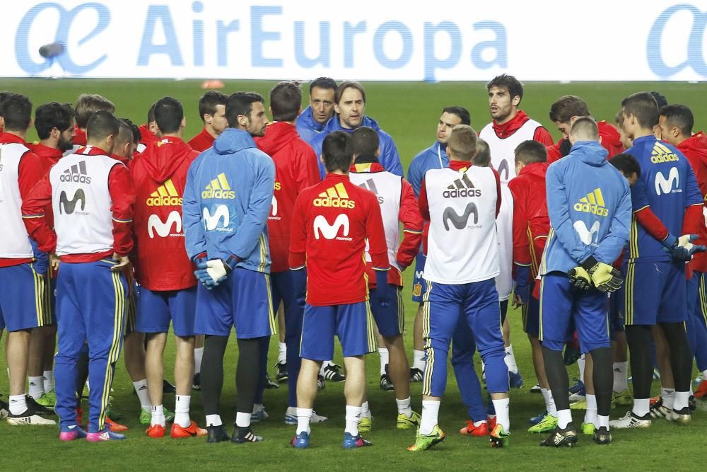 Entrenamiento de la selección española en El Molinón.