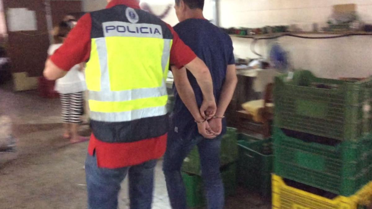 Actuación policial en una industria relacionada con la economía sumergida