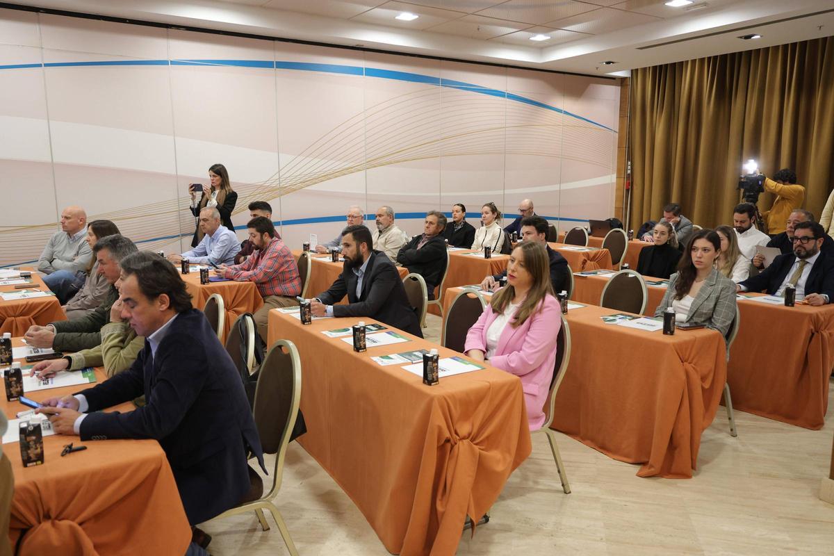 Fotogalería | Empresarios e instituciones se han dado cita este miércoles en Cáceres en torno al relevo generacional Fotogalería | Empresarios e instituciones se han dado cita este miércoles en Cáceres en torno al relevo generacional
