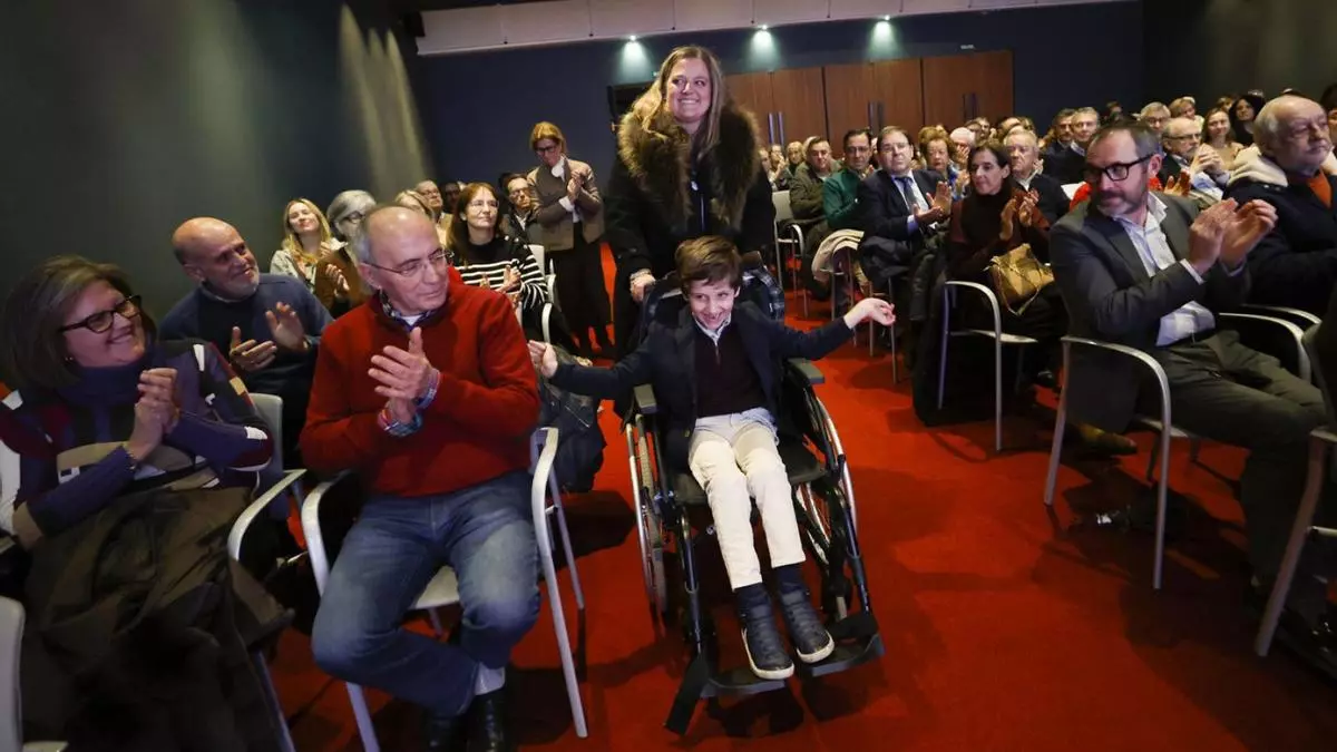 Laviana se suma al "Ejército de Javi": una gala solidaria recaudará fondos para ayudar al pequeño