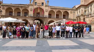 La Plaza de España de Lorca enmudece en recuerdo de Miguel Ángel Blanco