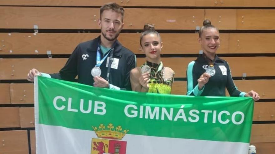 Los tres medallistas nacionales del Club Gimnástico Almendralejo.