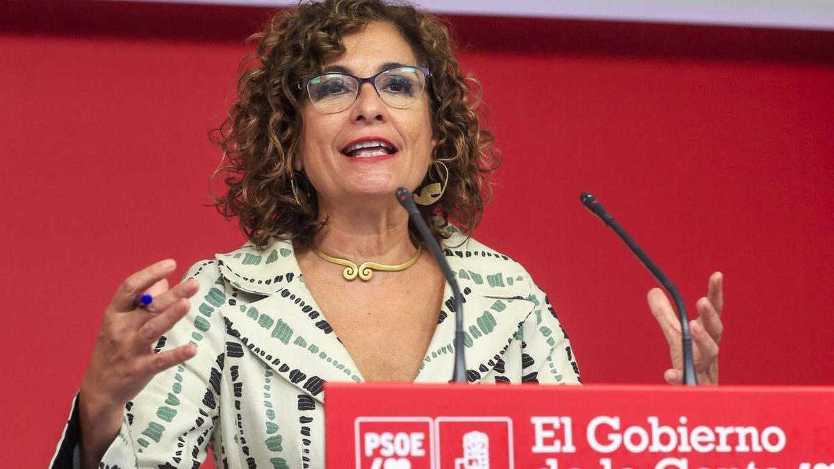 La vicesecretaria general del PSOE y ministra de Hacienda, María Jesús Montero, en una rueda de prensa este lunes en la sede socialista.