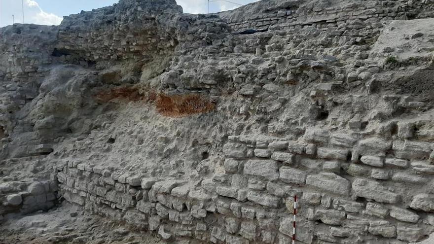 Una excavación descubre en Montemayor vestigios de la antigua aldea de Dos Hermanas
