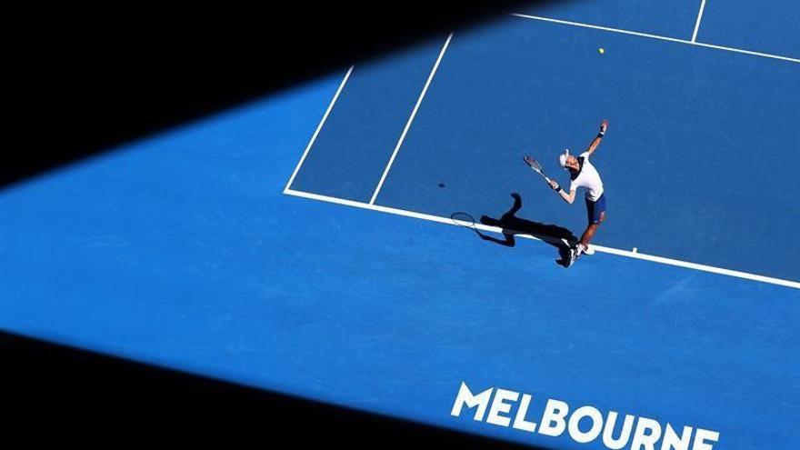 Djokovic vence y reclama más dinero para los jugadores