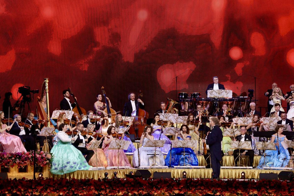 Nueva fiesta alegre y cálida en torno a la música a cargo de André Rieu Nueva fiesta alegre y cálida en torno a la música a cargo de André Rieu