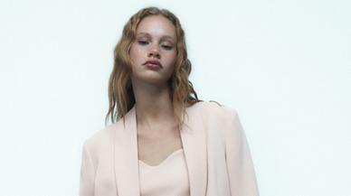Este es el ‘look’ más vendido de Zara, que es perfecto para invitadas