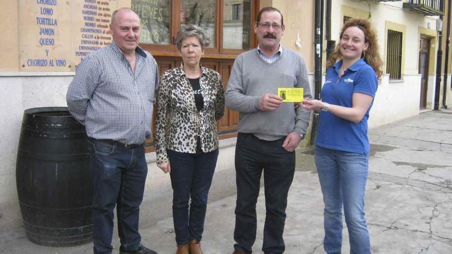 Luis Hernández recibe el valor del &quot;marranico&quot; de San Antón