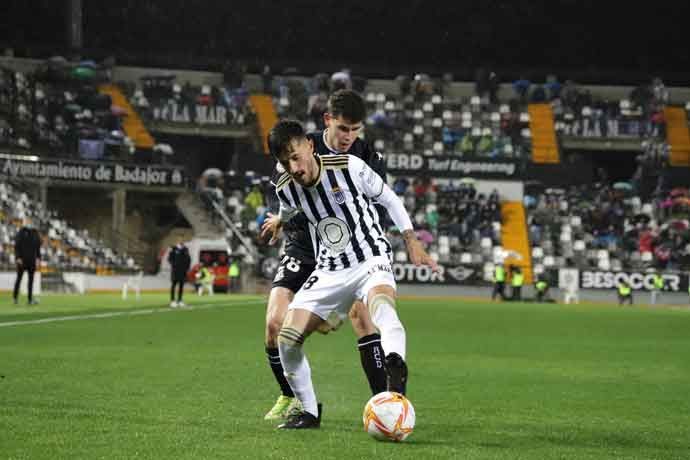 El Deportivo cae 3-0 ante el Badajoz