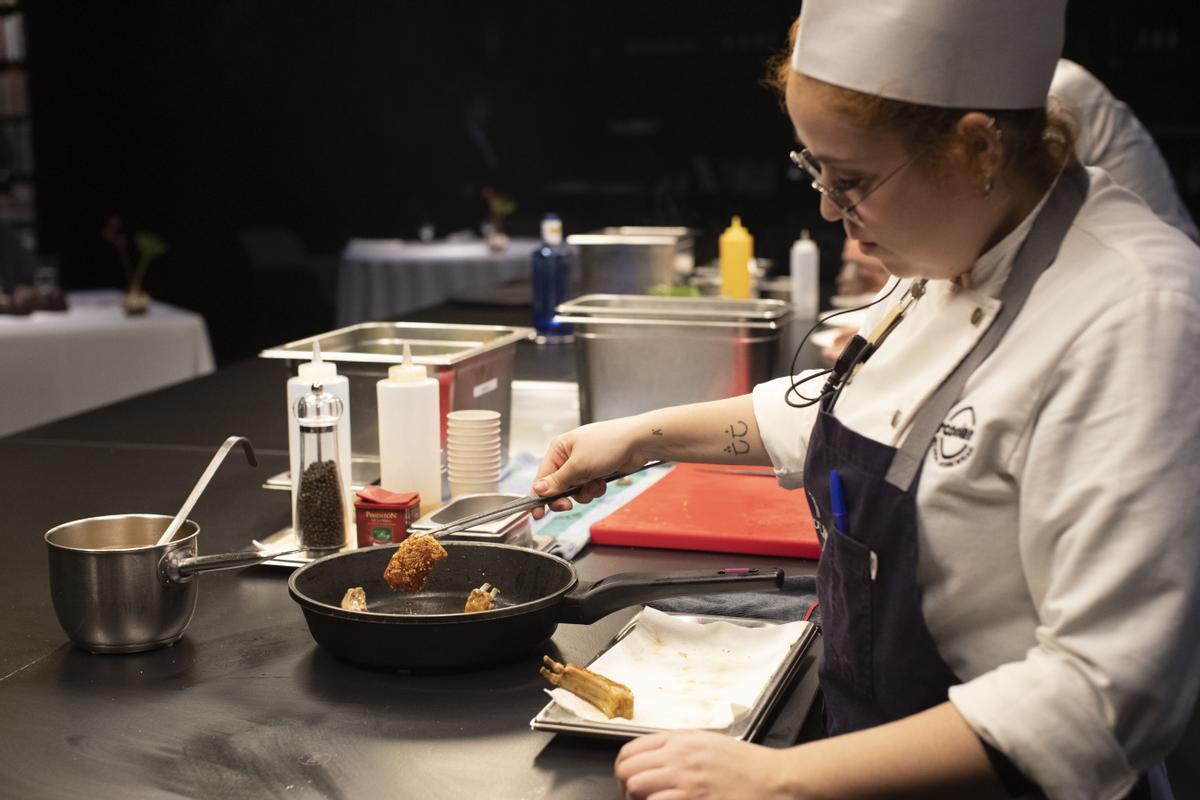 La guía Michelin 2023 ha abierto las puertas de su reducido olimpo de restaurantes distinguidos con tres estrellas a Cocina Hermanos Torres