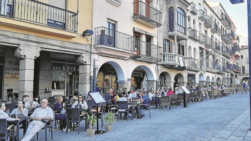 Los alojamientos turísticos se coordinan para llenar sus plazas en Plasencia