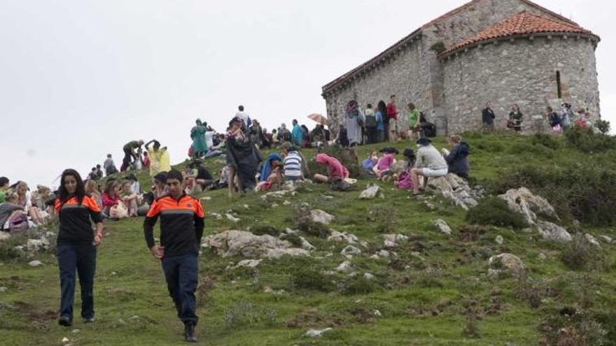 Jóvenes, durante una actividad celebrada en las ermitas del monte Monsacro.