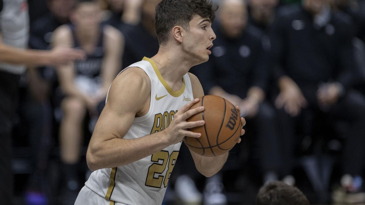 Celtics Win: Hugo González Buzzer-Beater