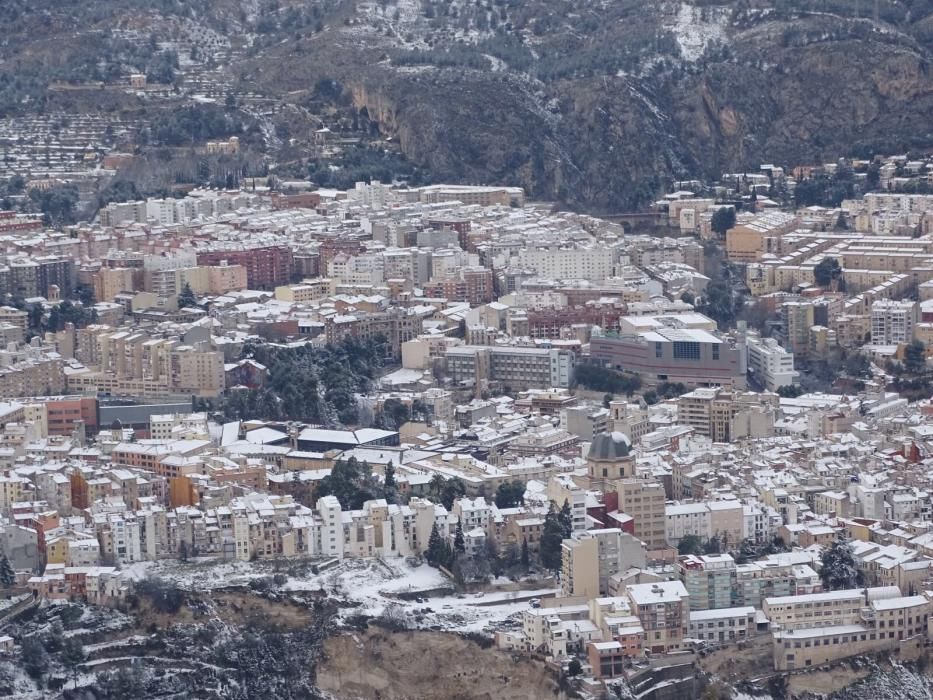 Vista aérea de la Marina Alta cubierta de nieve