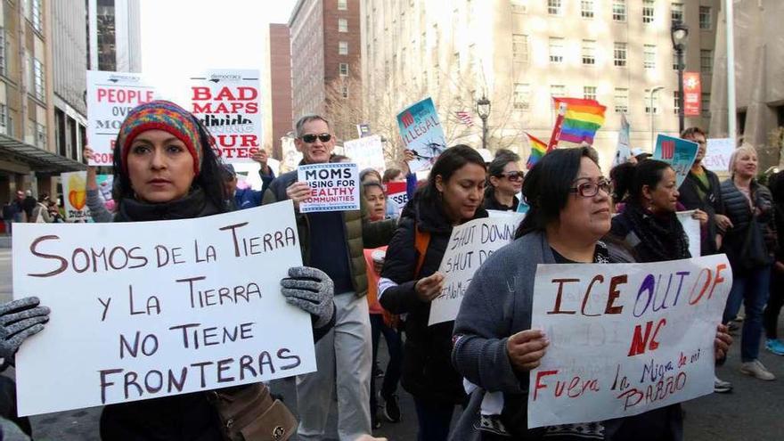 Marcha en Carolina del Norte contra las políticas de Trump. // Efe