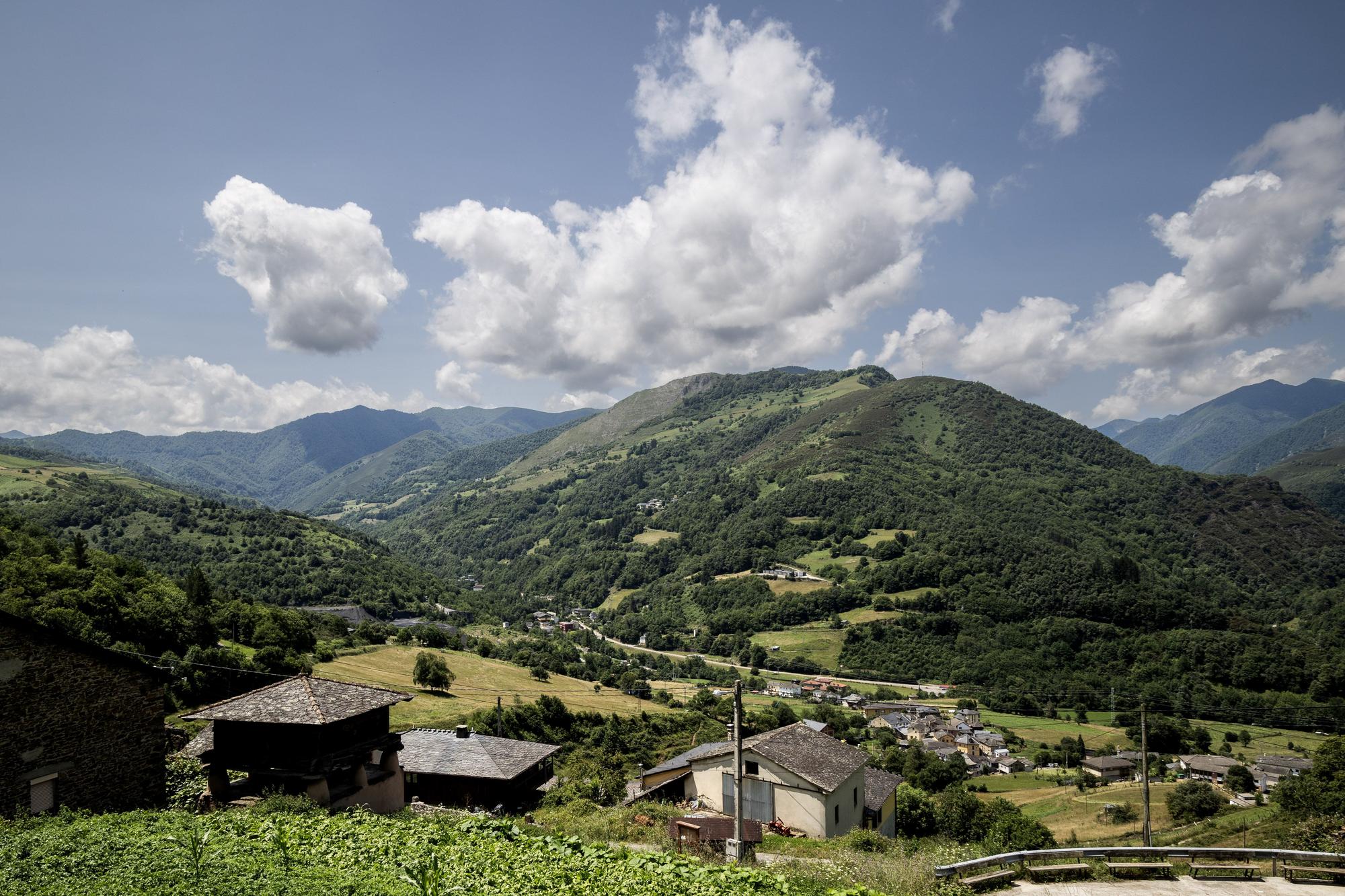 Asturianos en Cangas del Narcea, un recorrido por el municipio