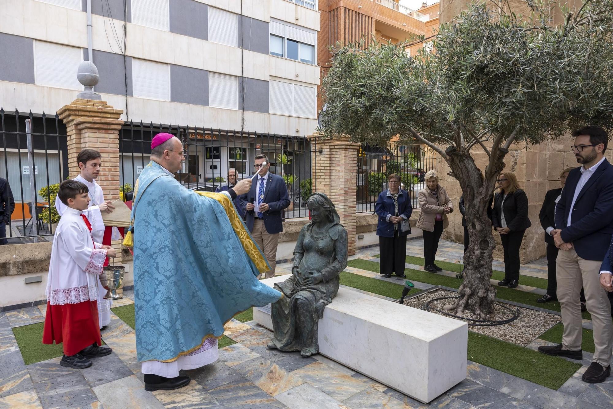 El obispo Munilla acude a la presentación  la Asociación Provida Mater Vitae de Torrevieja
