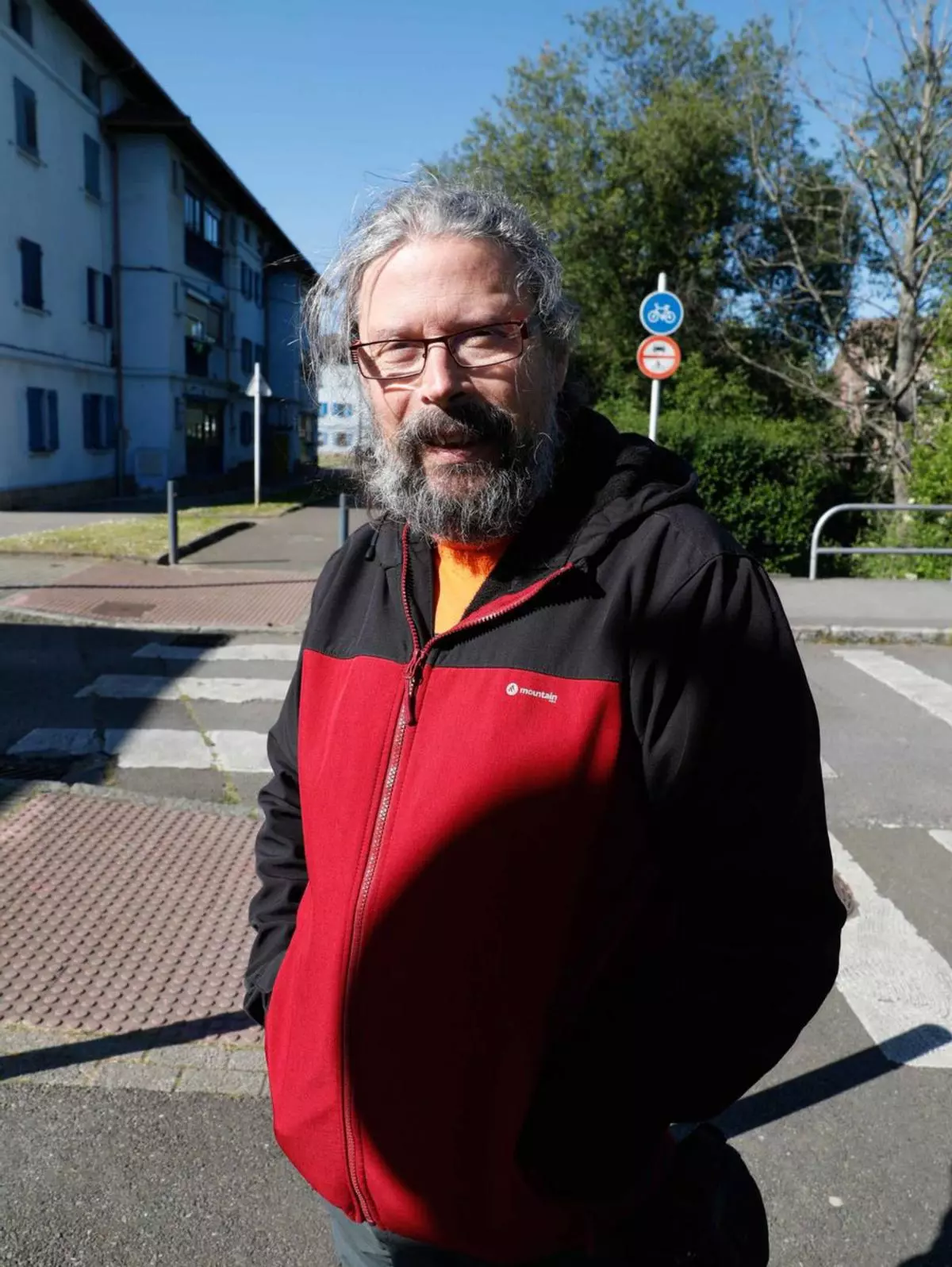 Agustín Rodríguez, párroco de La Cañada Real, en Madrid: "La iglesia puede dar un servicio de encuentro para intentar reconciliar"