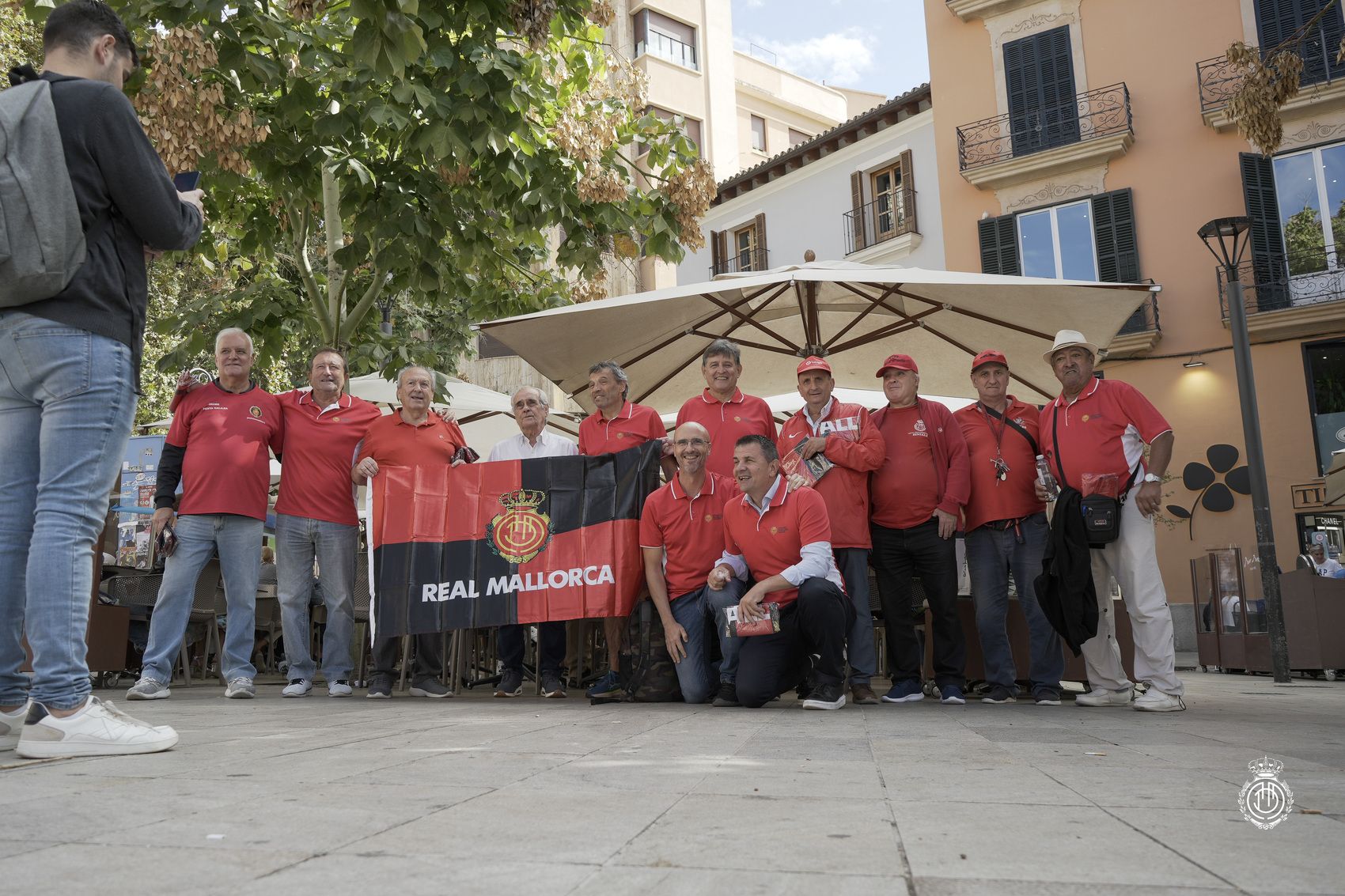 Palma, de rojo y negro con la iniciativa del RCD Mallorca: #MallorcaDeBandera