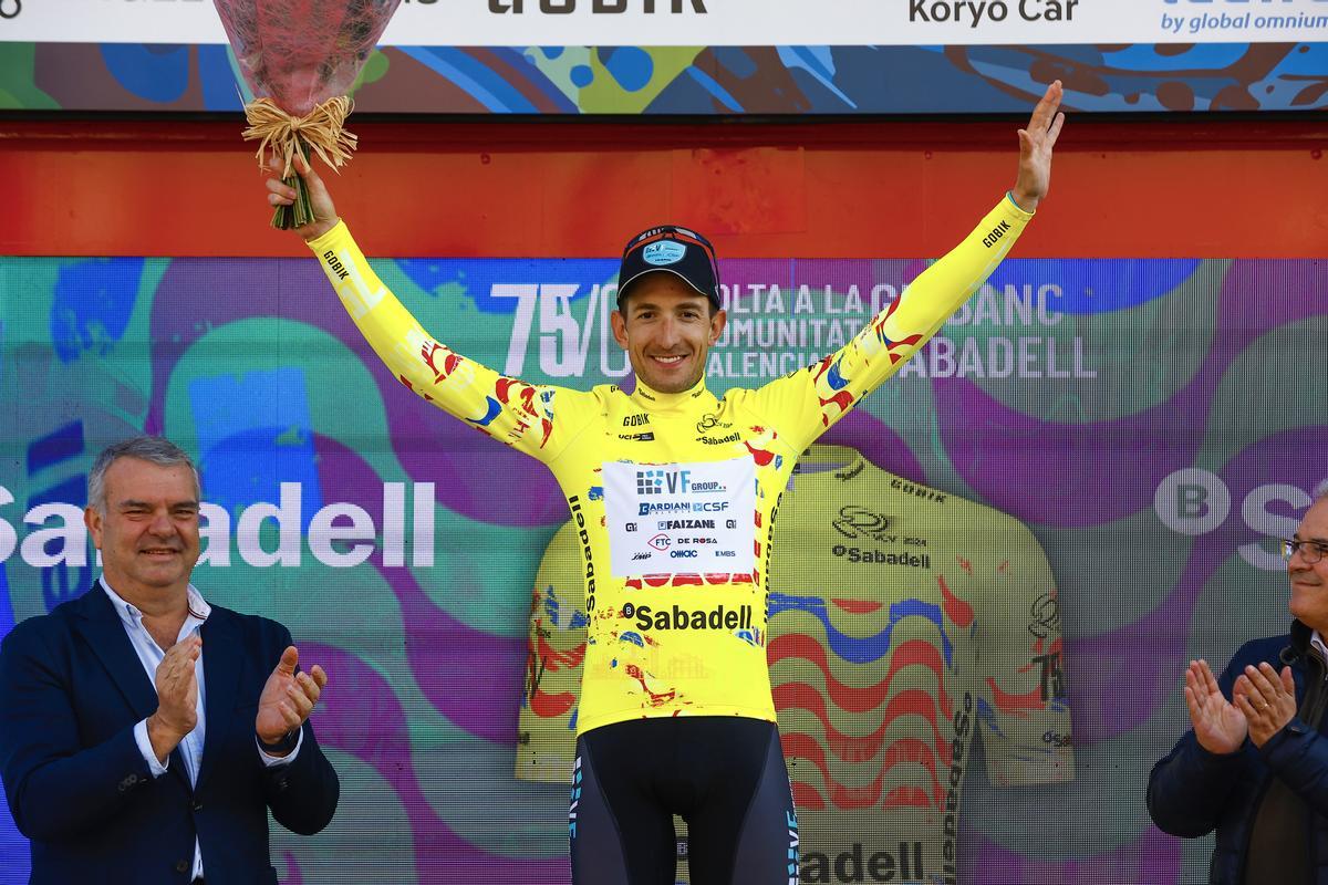 Alesandro Tonelli mantiene el maillot amarillo de líder de la clasificación general