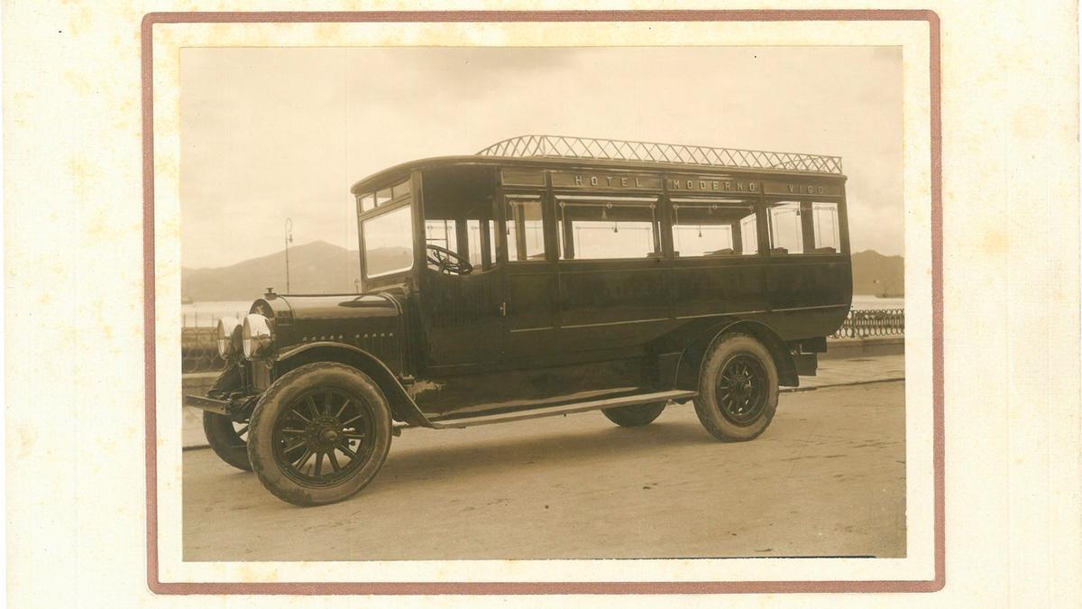 El ómnibus PO-654 del Hotel Moderno de Vigo.