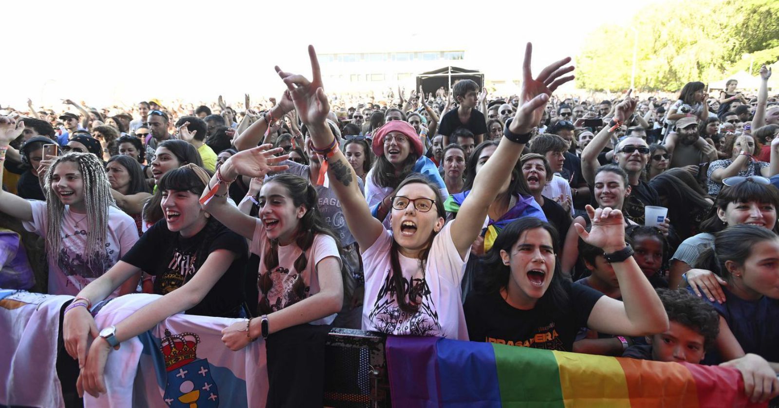 Un enaltecido público dio calor al concierto de Tanxugueiras.