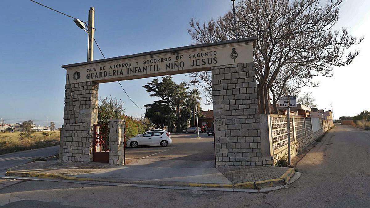 Entrada al centro de Afacam y a otras instalaciones, ayer. | DANIEL TORTAJADA