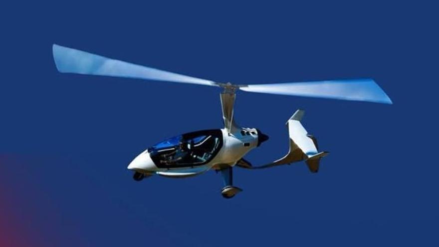 El alcalde de San Javier, José Miguel Luengo, pilota una aeronave en los entrenamientos del Festival Aéreo