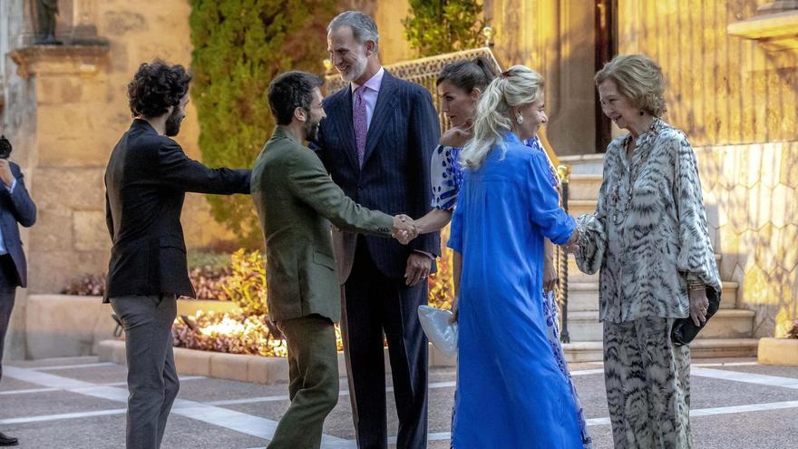 Großer Bahnhof im Marivent-Palast auf Mallorca: König Felipe VI., Letizia und Sofia begrüßen 500 Gäste