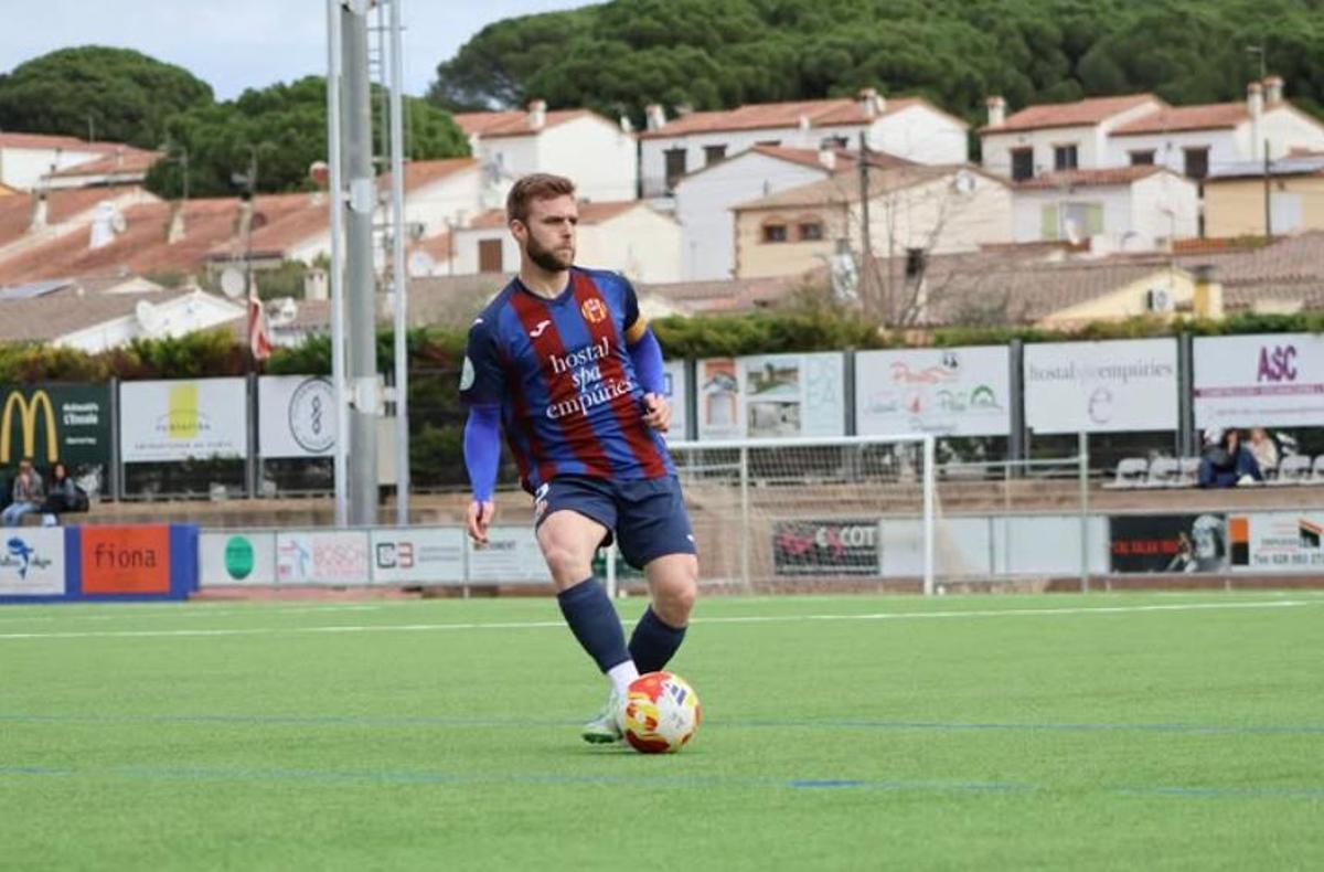 Marc Gelmà, de l'Escala, contra el Cerdanyola.