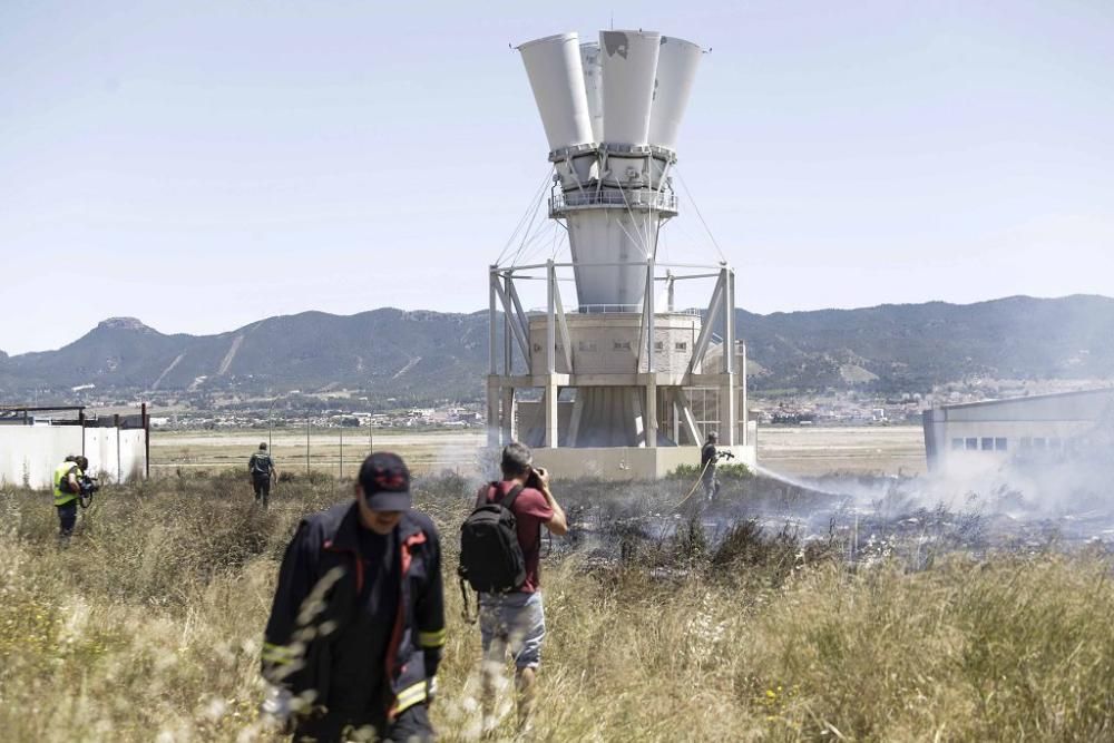 Se incendia un desguace junto a la Base Aérea de Alcantarilla