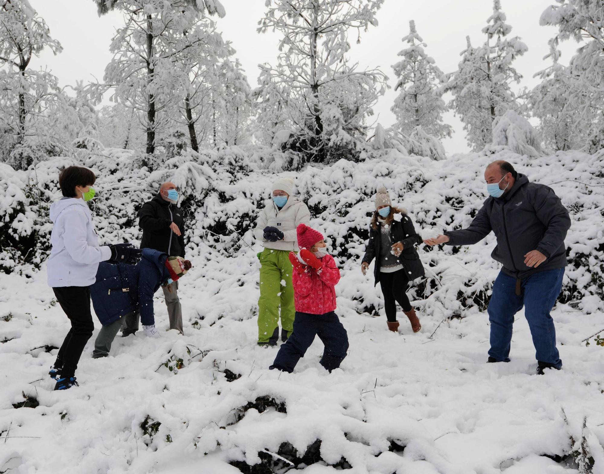 La nieve cubre el fin de semana en Galicia