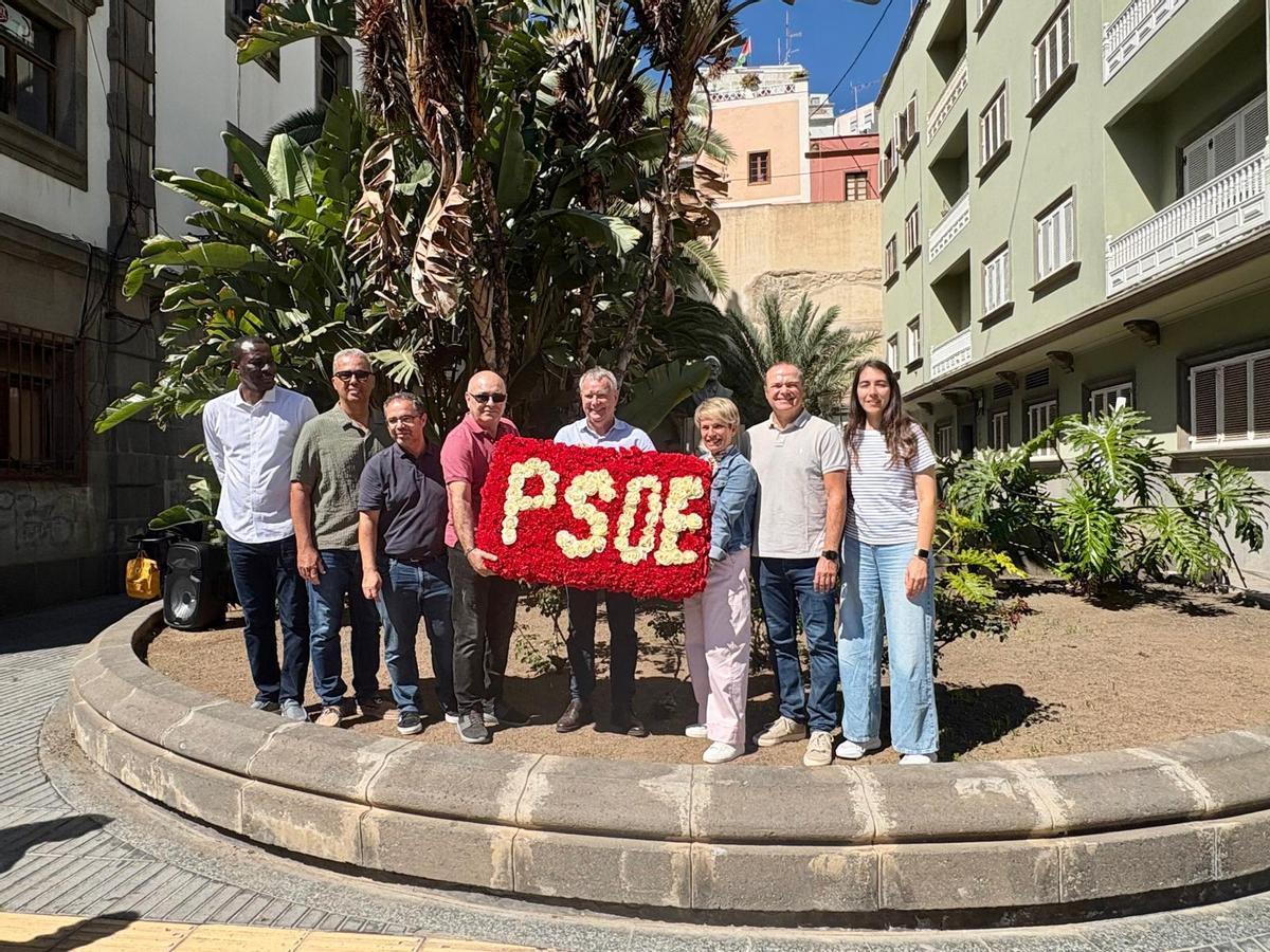 El PSOE de Gran Canaria celebra su tradicional ofrenda floral a su fundador, Pablo Iglesias