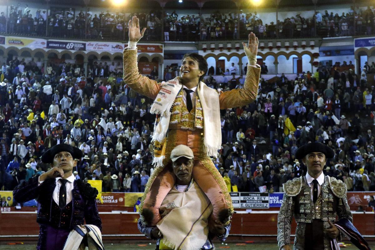 Roca Rey cortó tres orejas y se convirtió en el triunfador de la última corrida de la Feria de Manizales