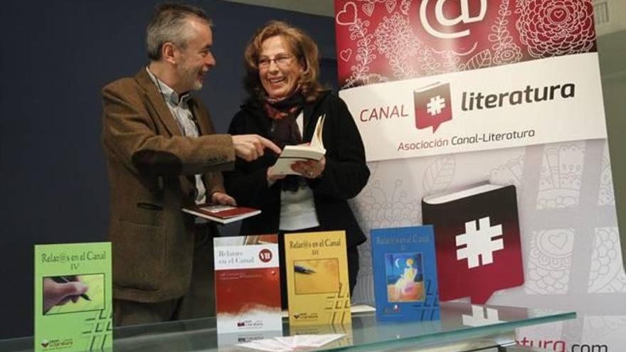 El director general Francisco Giménez y María Luisa Núñez, responsable de Canal Literatura.