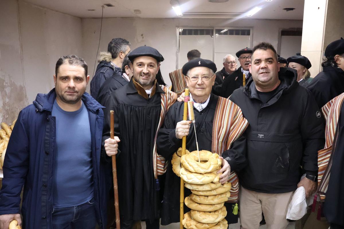 GALERÍA | Burros y roscas: la Cofradía del Cencerro sale por las calles de Zamora